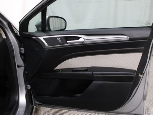 Used 2020 Ford Fusion SE w/ Equipment Group 151A image 29