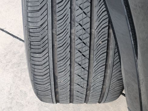 Used 2023 Porsche Cayenne Platinum Edition image 10