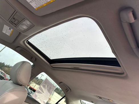 Used 2011 Toyota Camry XLE image 21