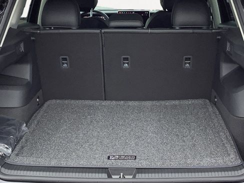 New 2026 Volkswagen Tiguan SE FWD image 14