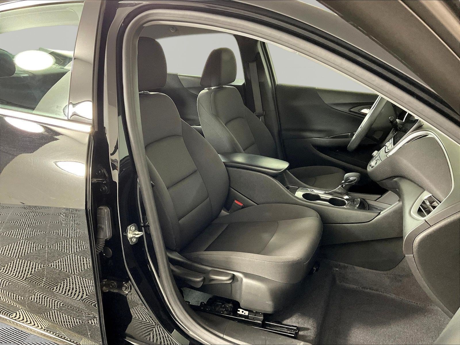 Used 2024 Chevrolet Malibu LS w/ LPO, Floor Liner Package FWD image 28