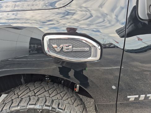 Used 2023 Nissan Titan SV w/ SV Convenience Package AWD/4WD image 10