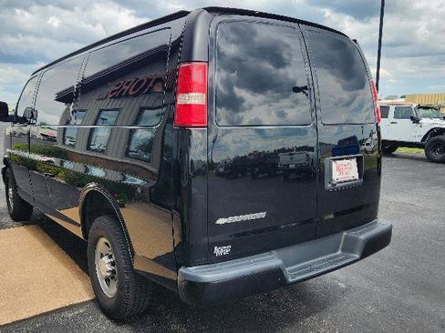 Used 2018 Chevrolet Express 2500 w/ Driver Convenience Package RWD image 5
