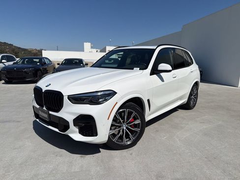 Used 2023 BMW X5 sDrive40i w/ M Sport Package RWD image 3