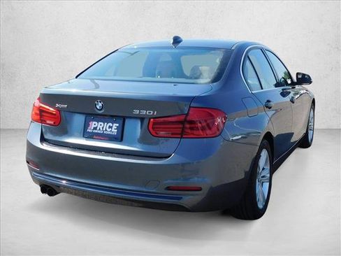 Used 2017 BMW 330i xDrive Sedan AWD/4WD image 9