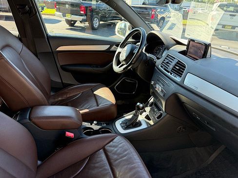 Used 2018 Audi Q3 2.0T Premium Plus w/ Premium Plus Package AWD/4WD image 22