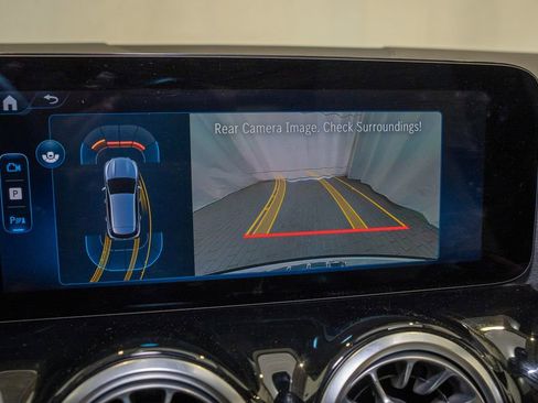 Used 2025 Mercedes-Benz GLA 250 image 14