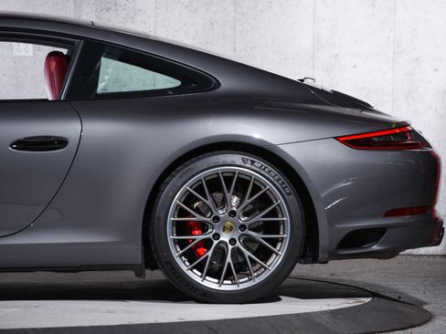 Used 2018 Porsche 911 Carrera S RWD image 36
