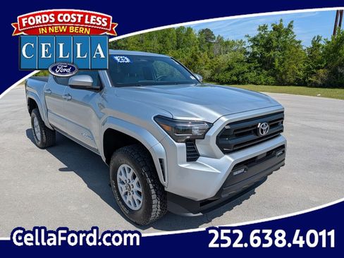 Used 2025 Toyota Tacoma SR5 AWD/4WD image 1