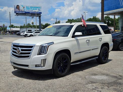 Used 2015 Cadillac Escalade Luxury AWD/4WD image 4