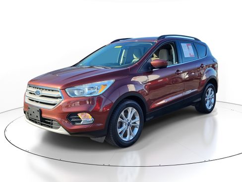 Used 2018 Ford Escape SE image 2