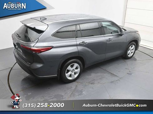 Used 2021 Toyota Highlander LE AWD/4WD image 34