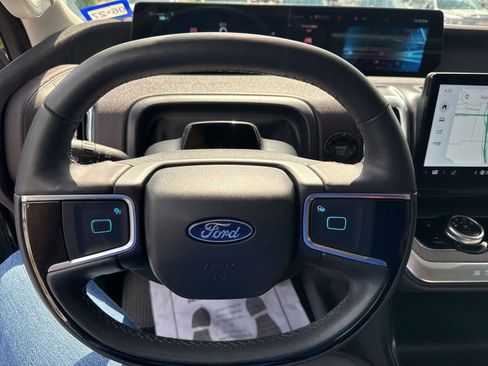 Used 2025 Ford Expedition Max Platinum w/ Platinum Ultimate Package AWD/4WD image 21