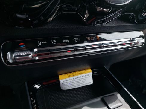 Certified 2025 Mercedes-Benz GLB 250 GLB 250 image 21