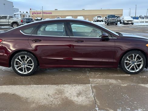 Used 2017 Ford Fusion SE w/ Equipment Group 201A image 10