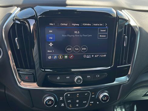 Used 2023 Chevrolet Traverse LT FWD image 20