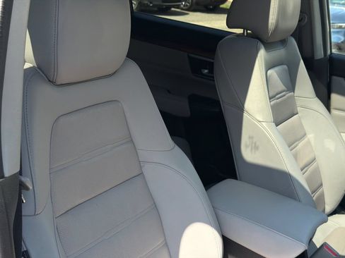 Used 2018 Honda CR-V Touring image 11