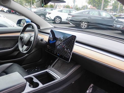 Used 2021 Tesla Model 3 Standard Range Plus image 21