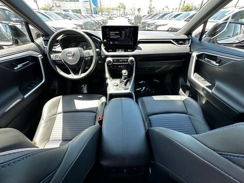 Used 2025 Toyota RAV4 XSE AWD/4WD image 18