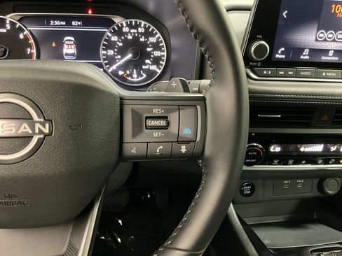 Used 2025 Nissan Rogue SV AWD/4WD image 19
