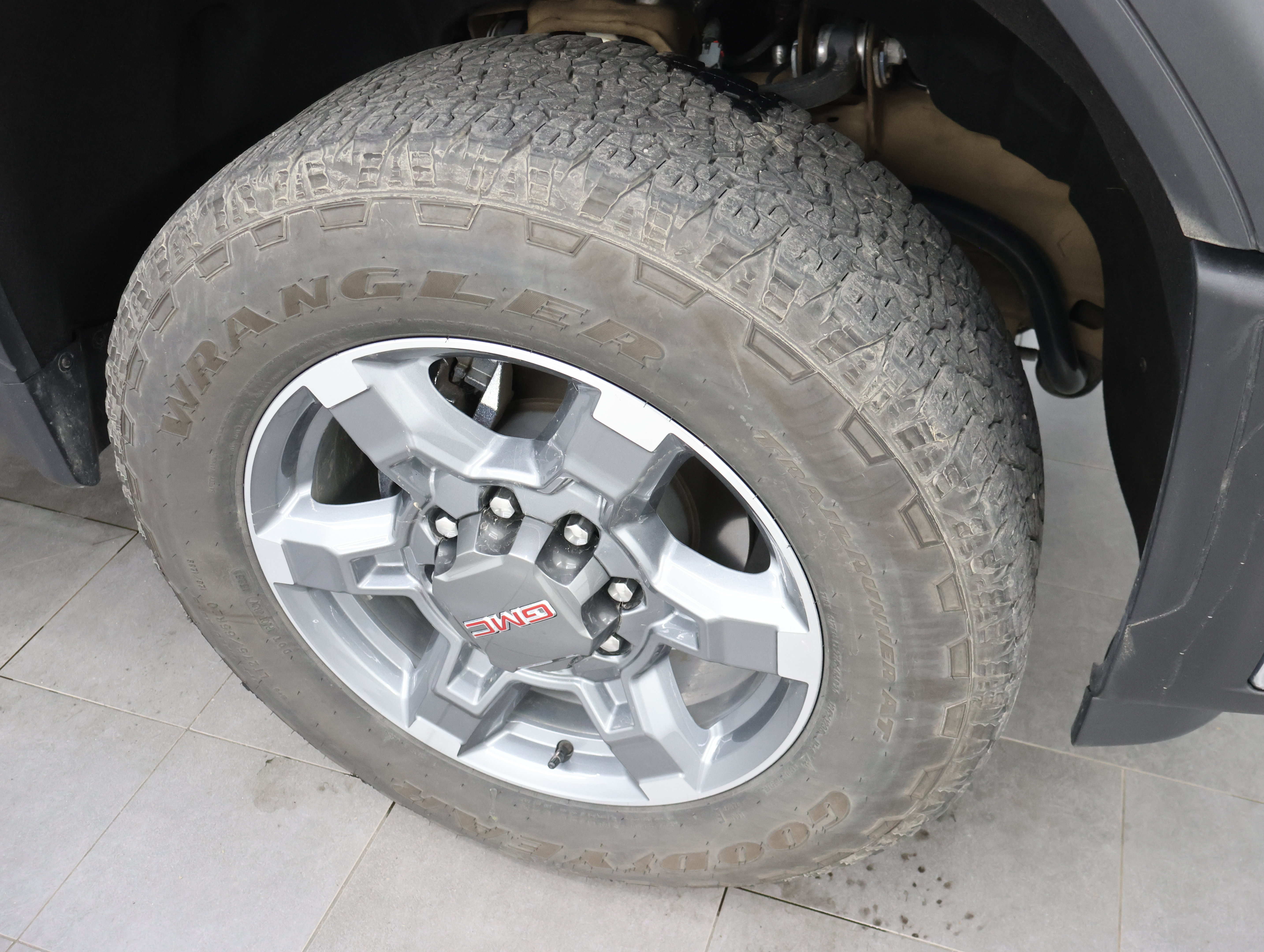 Used 2025 GMC Sierra 2500 SLT w/ SLT Premium Package AWD/4WD image 3