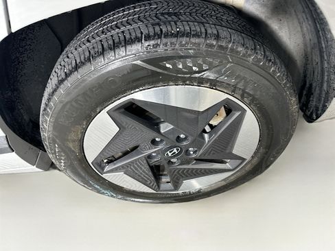 Used 2024 Hyundai Kona SEL image 11