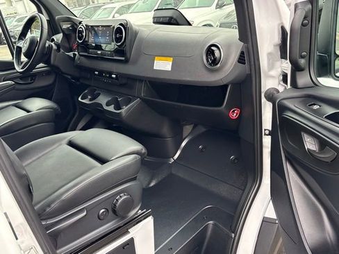 Used 2025 Mercedes-Benz Sprinter 3500 image 29