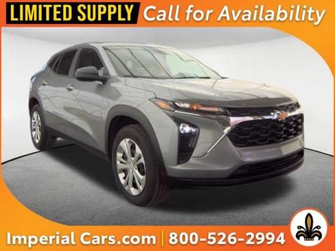 Certified 2026 Chevrolet Trax LS FWD image 1