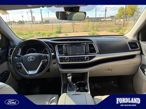 Used 2019 Toyota Highlander XLE AWD/4WD image 20