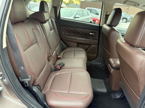 Used 2018 Mitsubishi Outlander SEL image 21