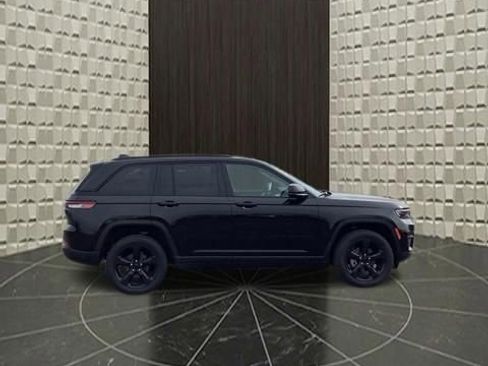 Certified 2023 Jeep Grand Cherokee Altitude AWD/4WD image 3