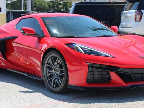 Used 2024 Chevrolet Corvette Z06 RWD image 2