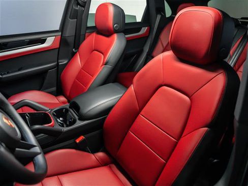 Certified 2026 Porsche Cayenne E-Hybrid AWD/4WD image 5