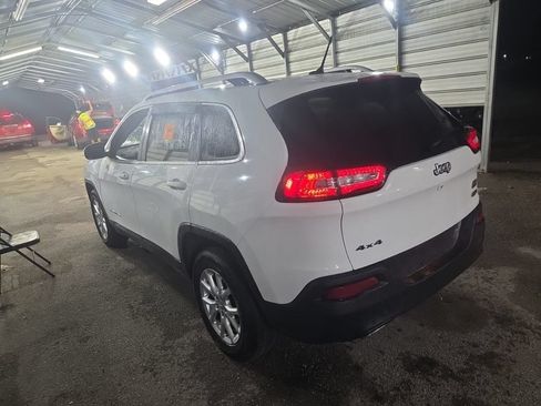 Used 2015 Jeep Cherokee Latitude w/ Cold Weather Group AWD/4WD image 6