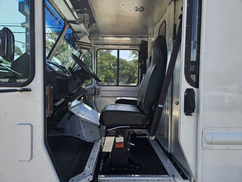 Used 2014 Ford E-350 and Econoline 350 Super Duty w/ A/C Prep Package image 10