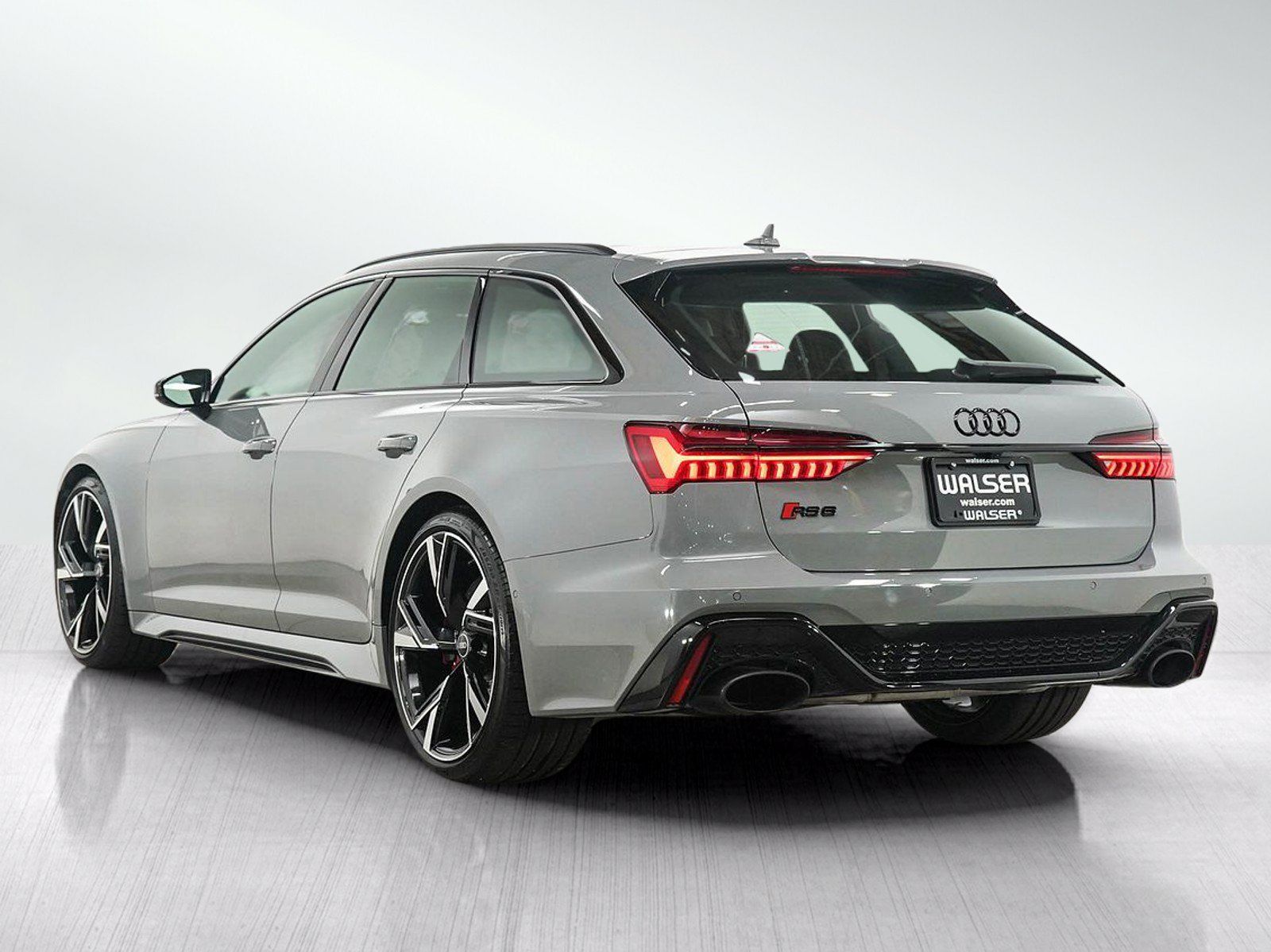Used 2021 Audi RS 6 AWD/4WD image 3