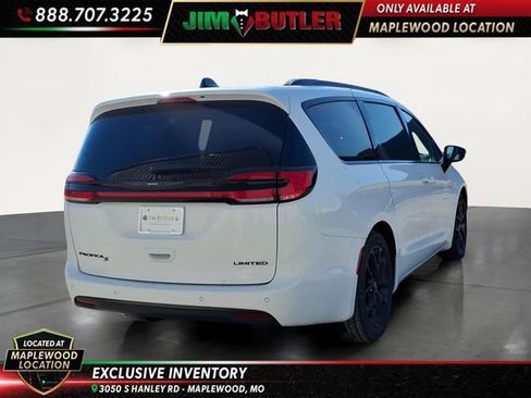 Used 2025 Chrysler Pacifica Limited image 4