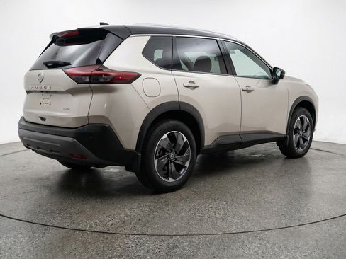 Used 2025 Nissan Rogue SV AWD/4WD image 9