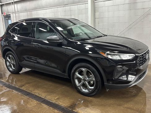 Used 2025 Ford Escape ST-Line AWD/4WD image 2