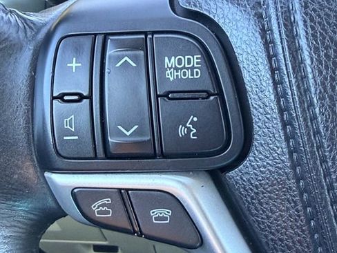 Used 2014 Toyota Highlander XLE image 38