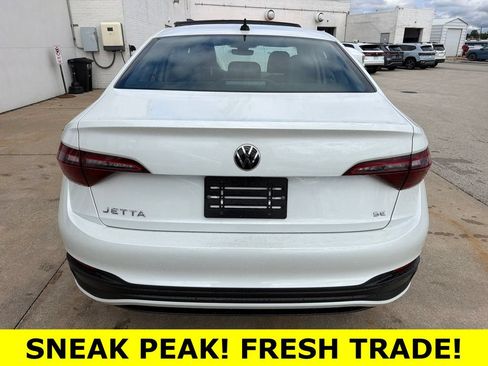 Used 2023 Volkswagen Jetta SE w/ Panoramic Sunroof Package FWD image 5