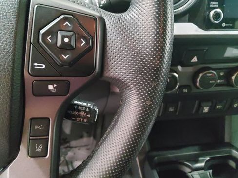 Used 2021 Toyota Tacoma TRD Off-Road image 27