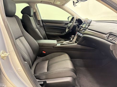 Used 2019 Honda Accord EX image 32