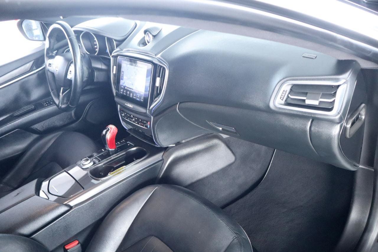 Used 2018 Maserati Ghibli RWD image 39