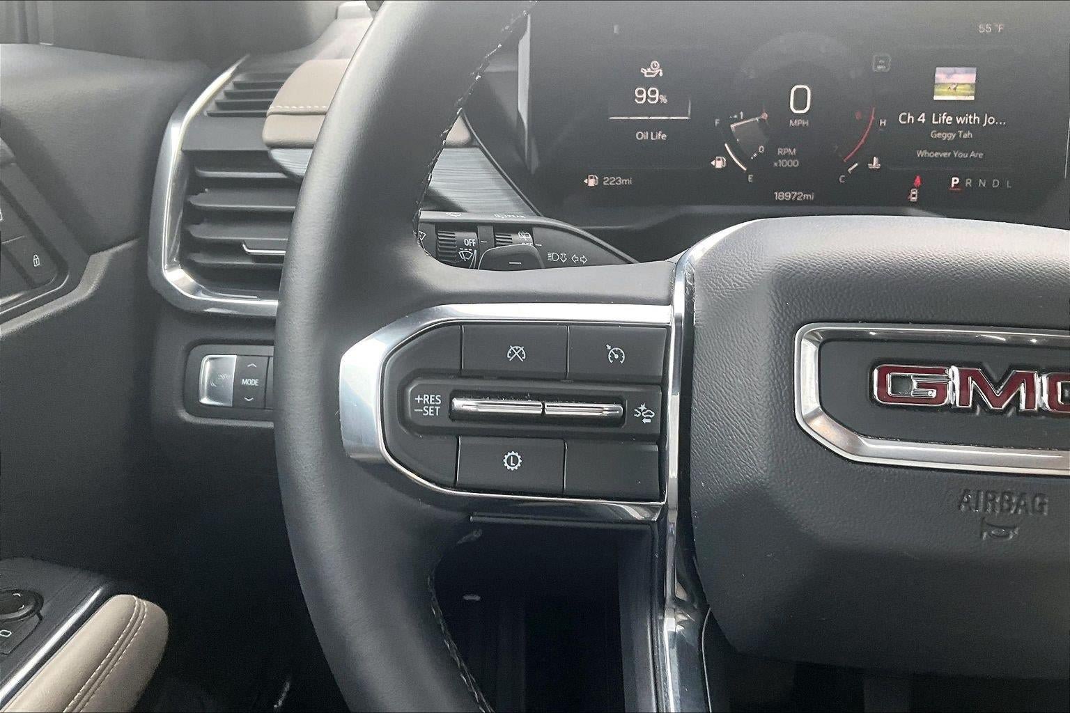Used 2026 GMC Acadia Elevation w/ Elevation Premium Package FWD image 17