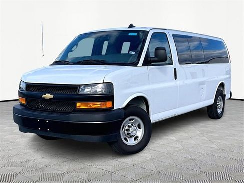 Used 2025 Chevrolet Express 3500 LS image 3