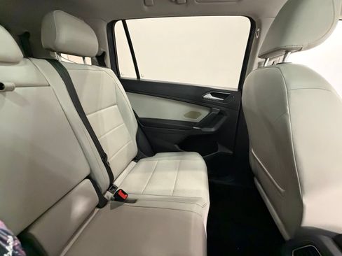 Used 2018 Volkswagen Tiguan SEL FWD image 30