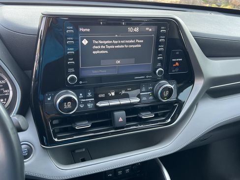 Used 2021 Toyota Highlander XLE FWD image 14