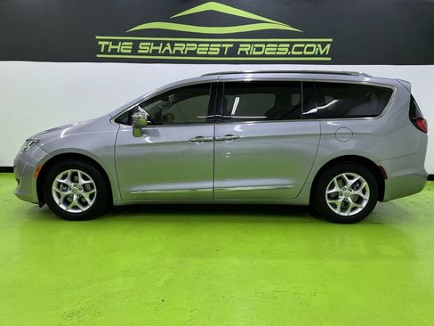 Used 2020 Chrysler Pacifica Limited FWD image 6