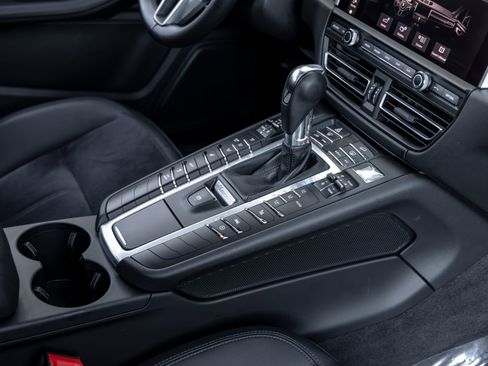 Certified 2021 Porsche Macan AWD/4WD image 55